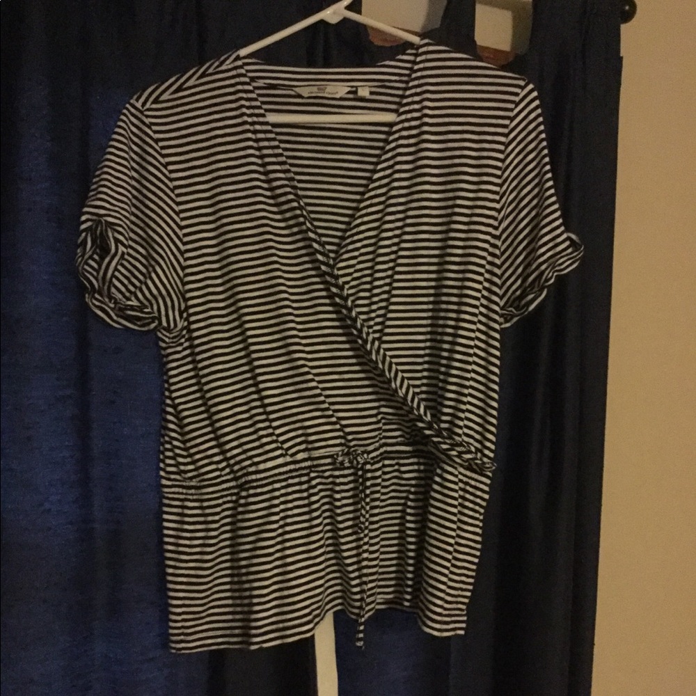 Vineyard vines striped top size large